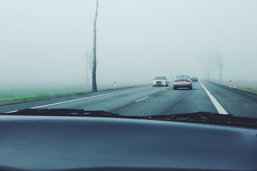conduciendo con niebla